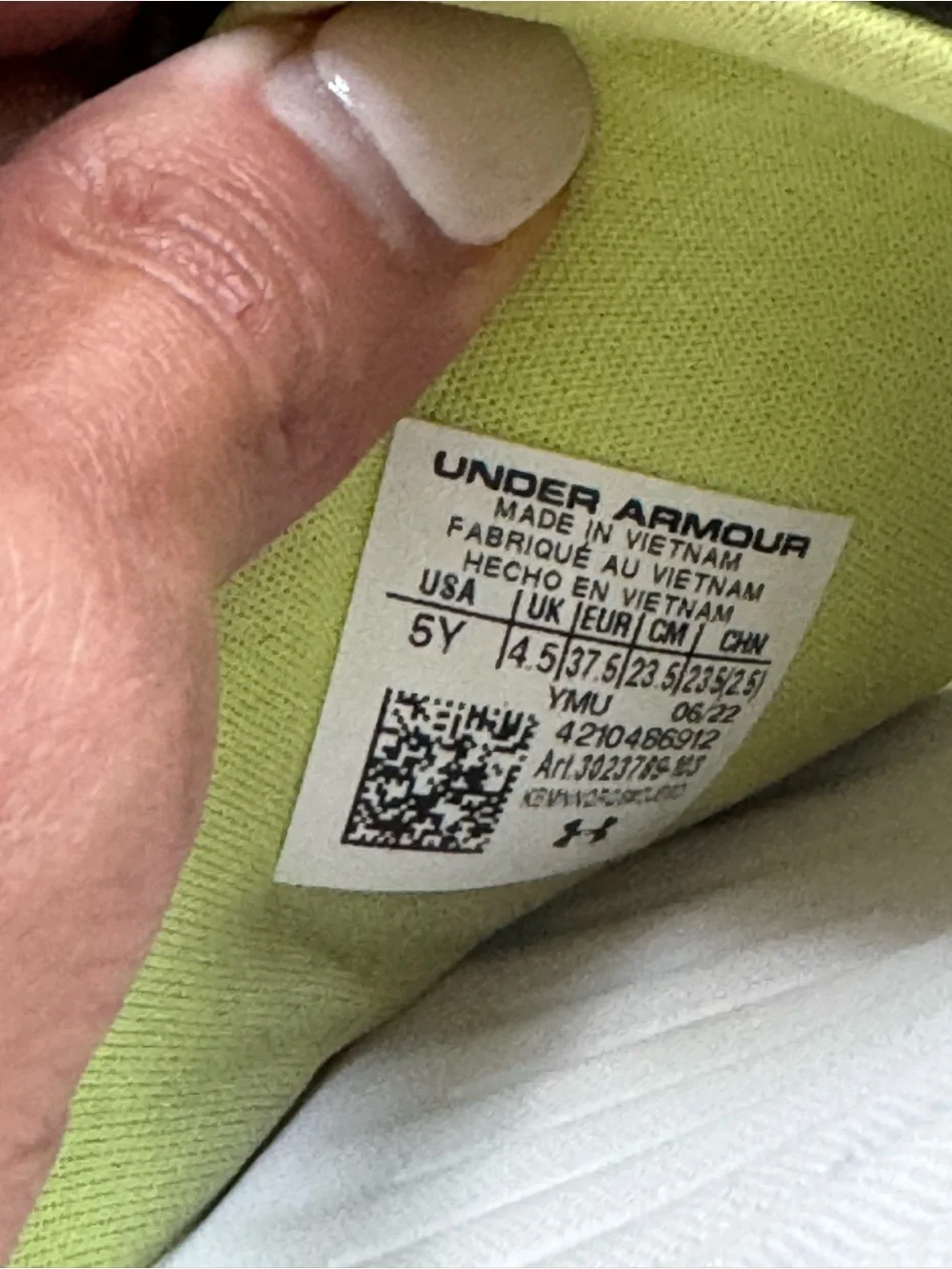 Under Armour Kids Black Strap White Footbed Slide Sandals size 5